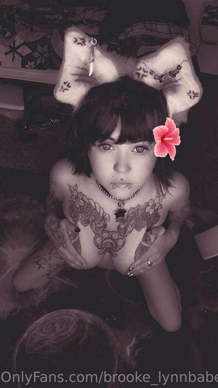 https://onlyfans.com/mikuguam4201?rec=44067211

She’s the cr..