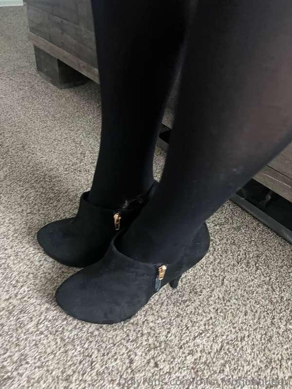 mrs_footjobqueen image #4