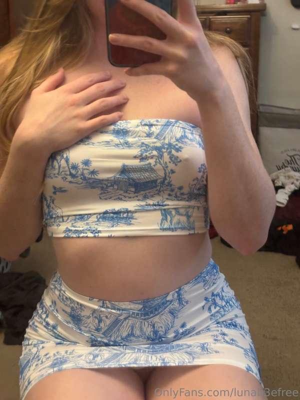 Don’t try and see up my skirt 🫣 I might catch you 😏