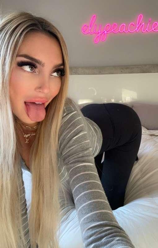 @elypeachie 🩶