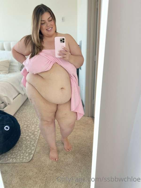 How am I beating the heat? No clothes 😘