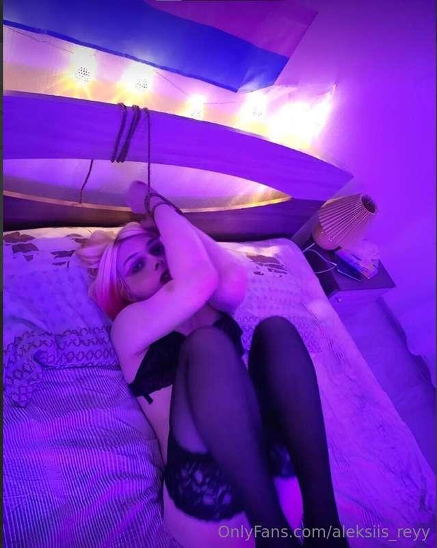 A hot transsexual whore @merlinkitty is ready to fulfill all..