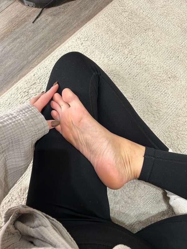 Happy Saturday 🤍 few little pure feet/sock photos today 🥰 ho..
