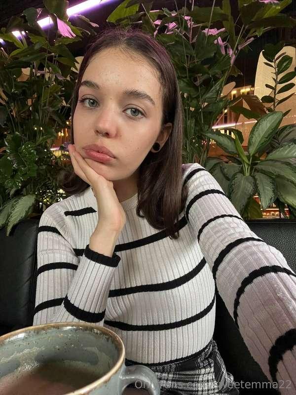 I just love taking selfies and going to different places)🥰 D..