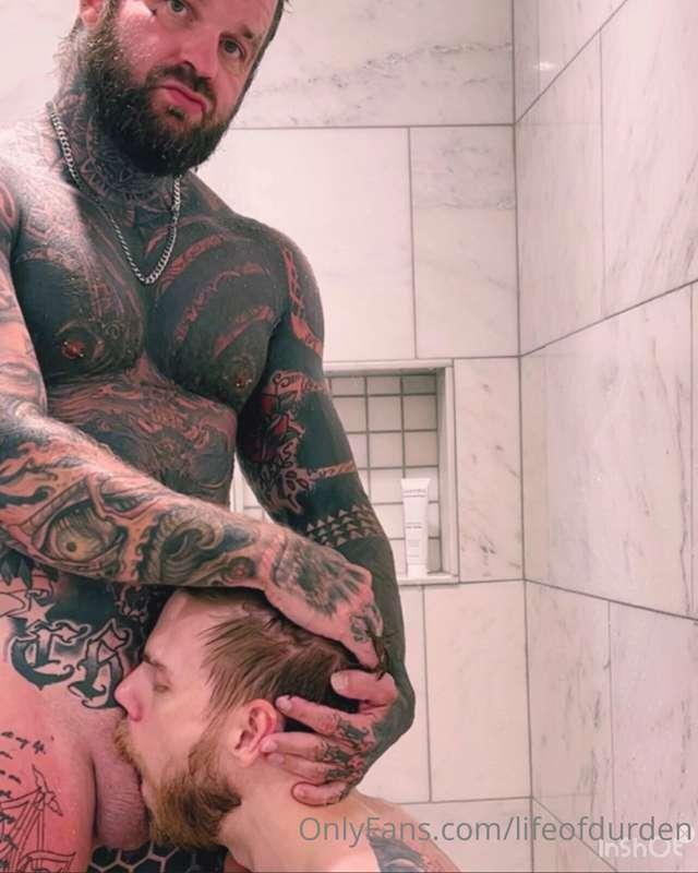How dirty boys get clean in Vegas
@hattrickz91 
@tyler_durde..