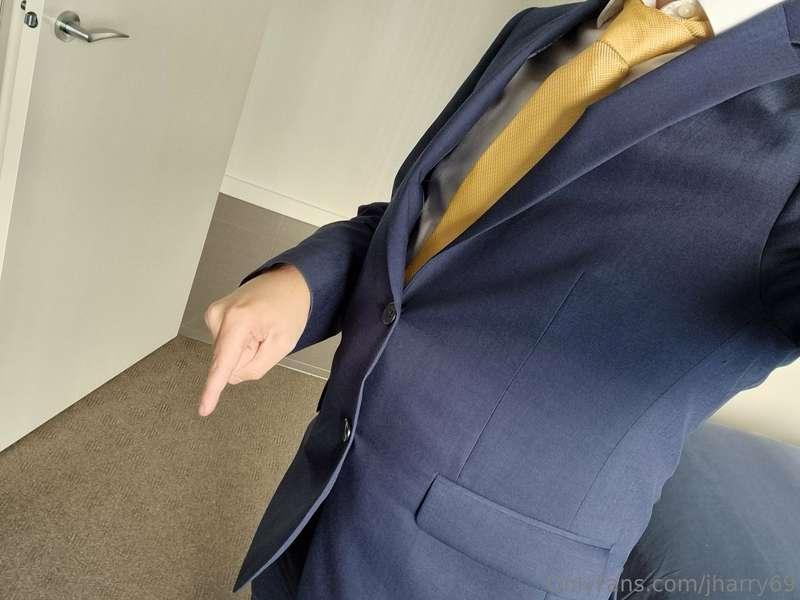 Come here and get on your knees!   Mmm... Good girl 😏