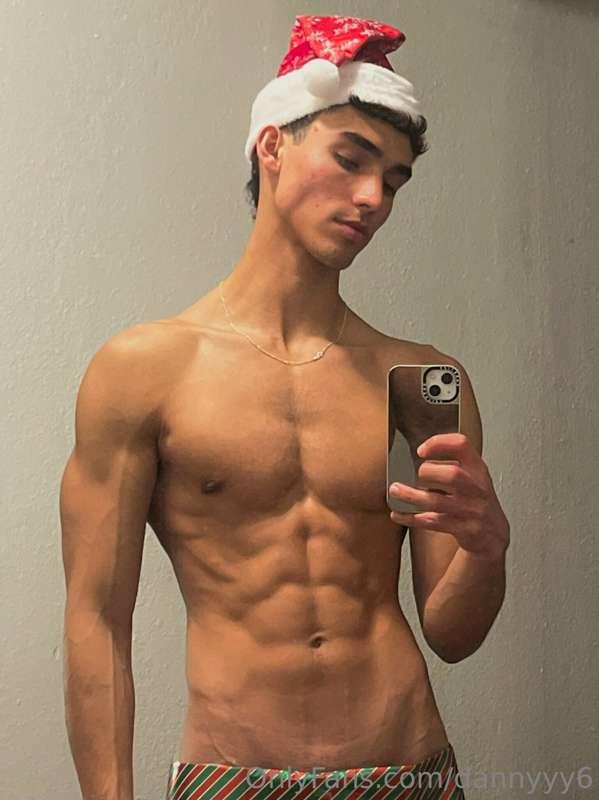 MERRY CHRISTMAS &amp; HAPPY HOLIDAYS 🎄 I&#x27;ll be sending everyone ..