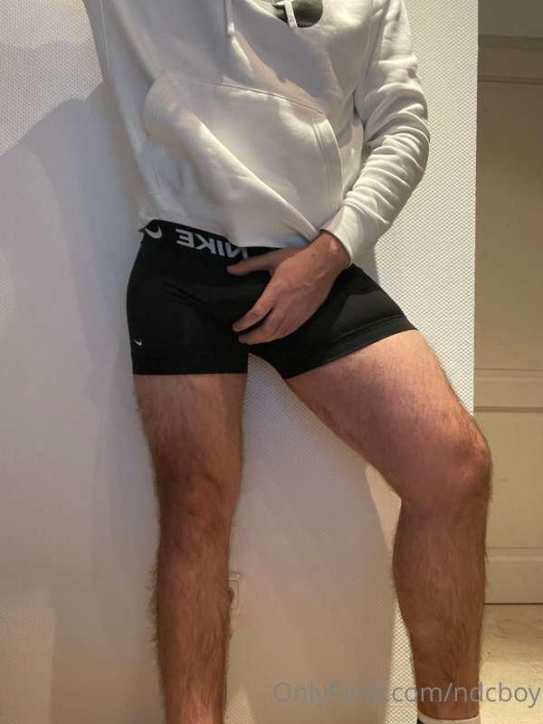 Who wants a custom made cumshot video of me cumming on a she..