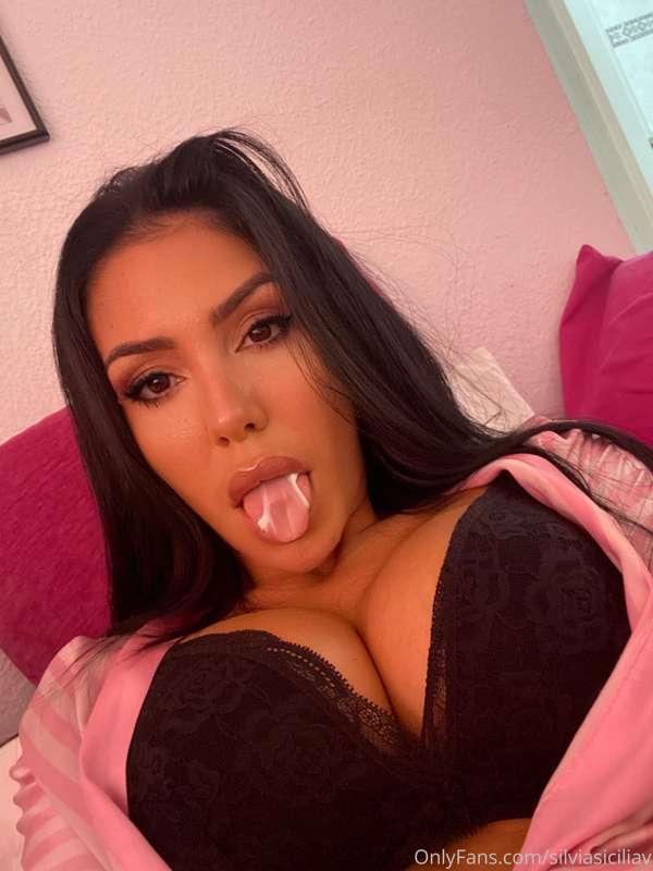 Come on, give me all your milk in a video call now 🥛