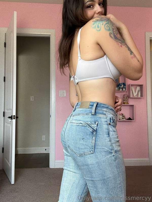 I’m bored… wanna come entertain me? 💕😉