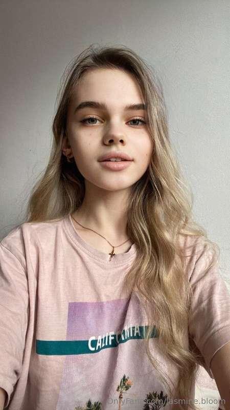This hot thing @emiliross 🔥 is waiting for you ❤️ She has am..