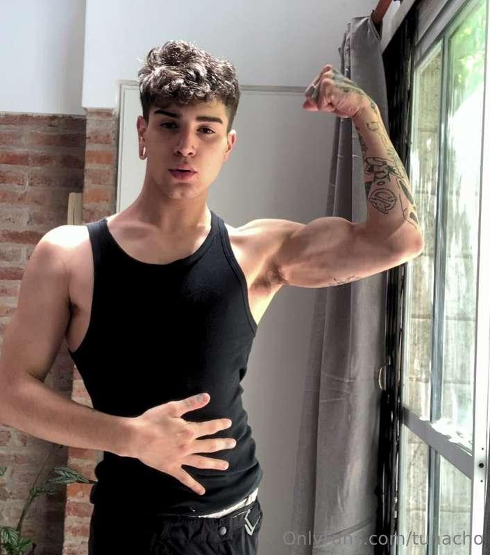 ❤️‍🔥 a fuckboy with amazing abs ❤️‍🔥Free account @sofancyy 🦇..