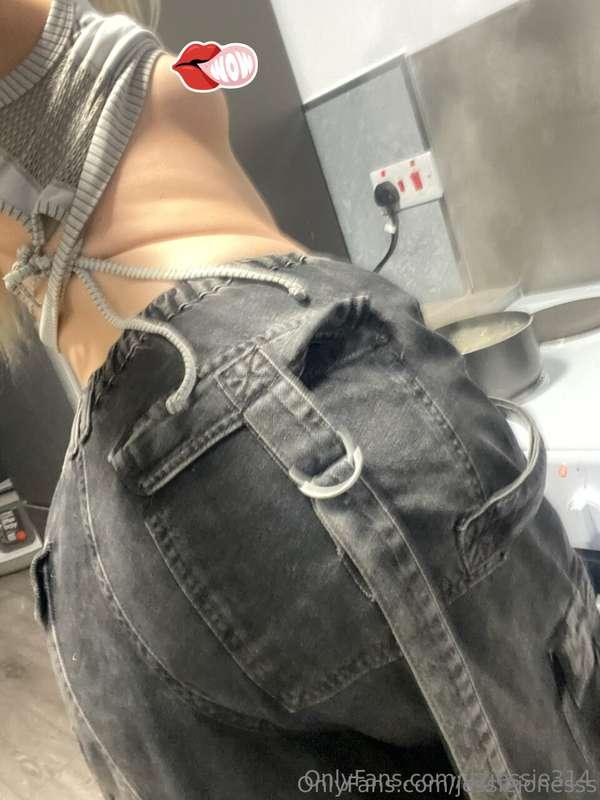 Does my ass look big in this? 😉