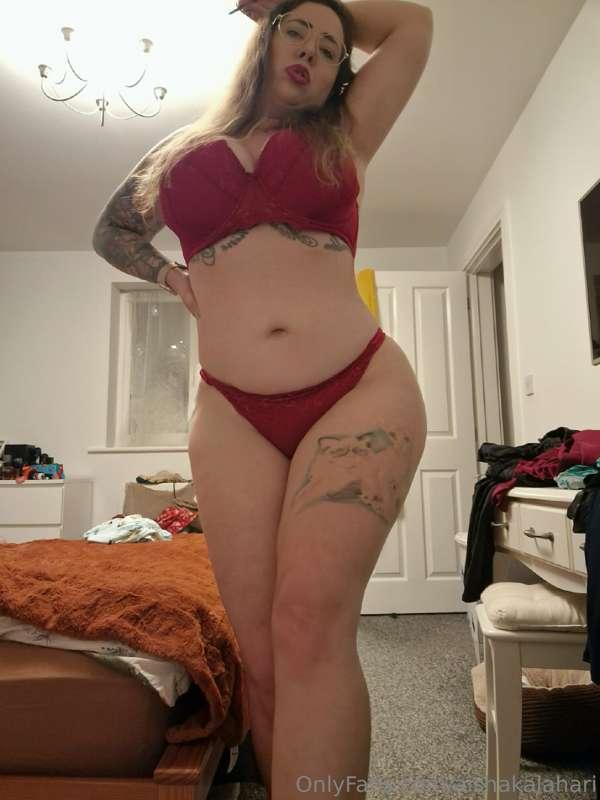 Worship every divine curve! 
On your knees before your Queen..