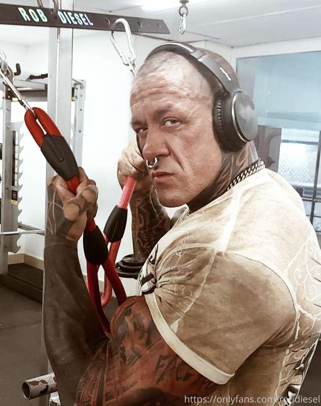 Trying to look sexy...did it work❓❓❓
Just another day in the..