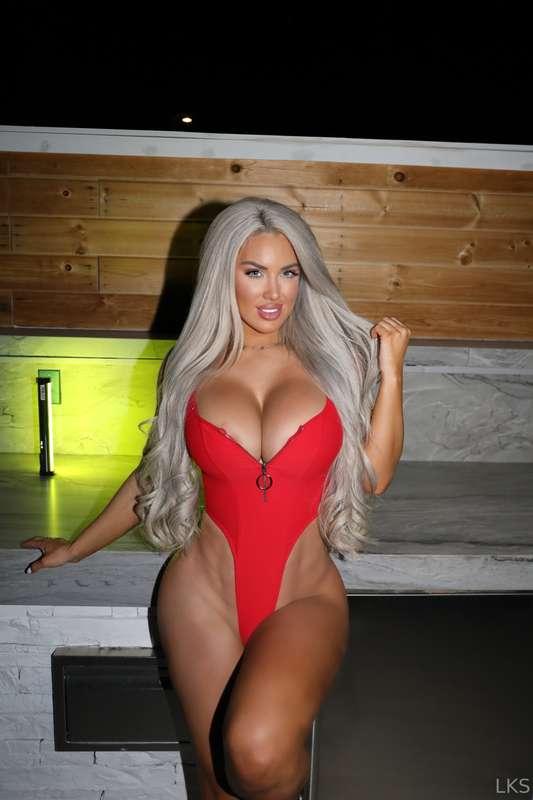 My eyes are up here 😛👀👆🏼