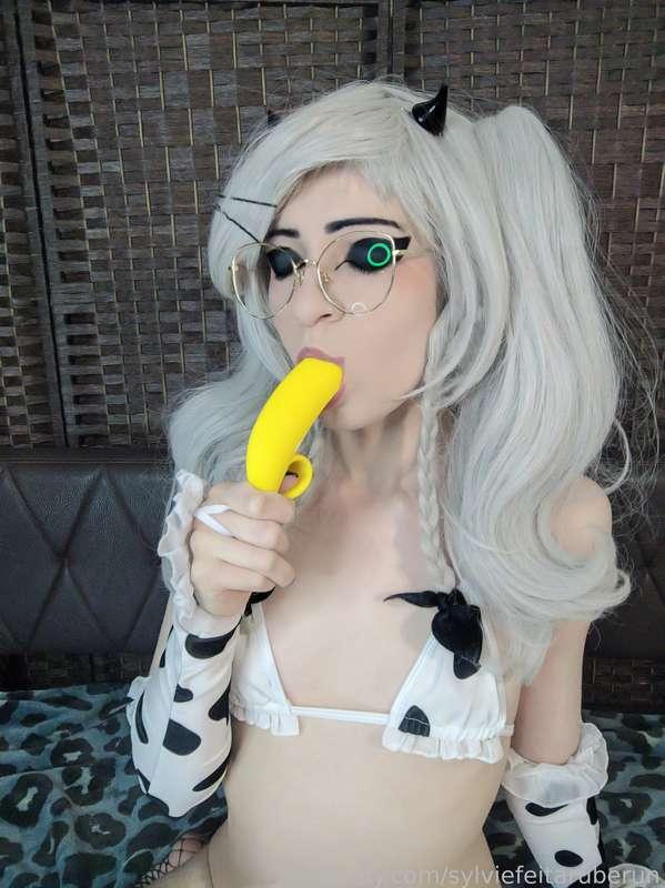 #silverhair #glasses #cowgirl #horns #pigtails #moeflavor #blowjob #toys #banana