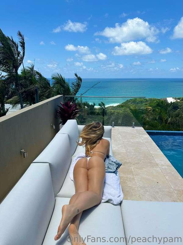 Small Christmas vacation is over 🥰 now flying back home! 💦👙☀..