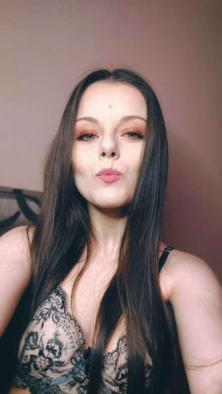 I love keeping my hair as long and as shiny as possible 🥰

D..