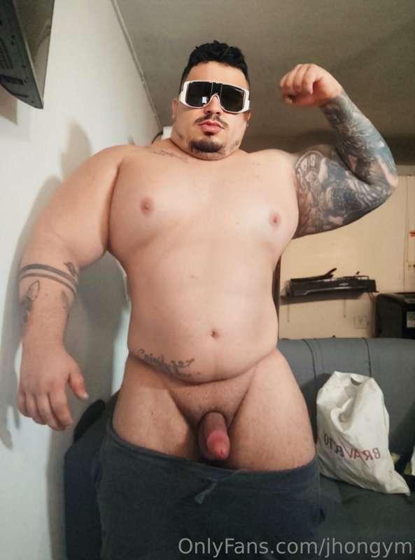saco el biceps mientras me chupas la polla

I show my biceps..