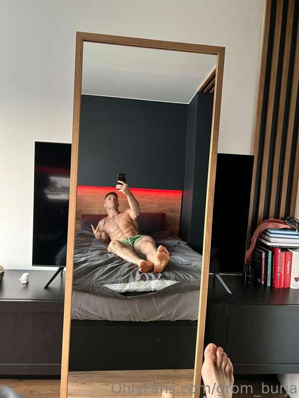 For those who like solo vids with cute muscle guys and dildo..