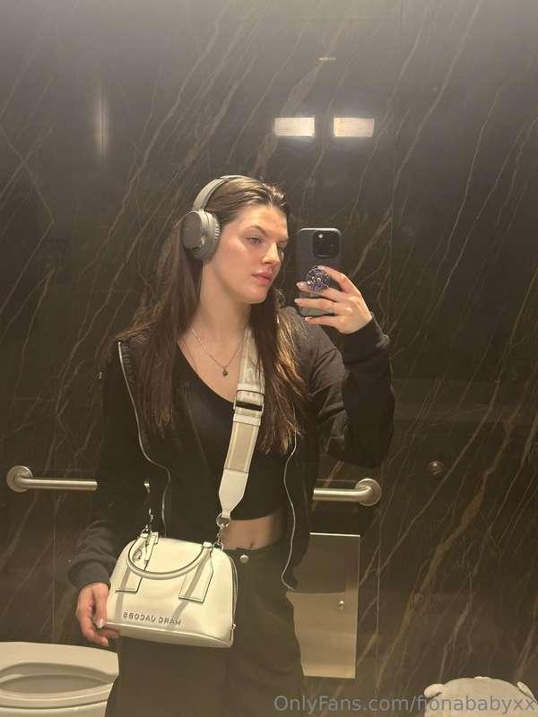 airport selfie! 😈 can you guess where i'm off to? 