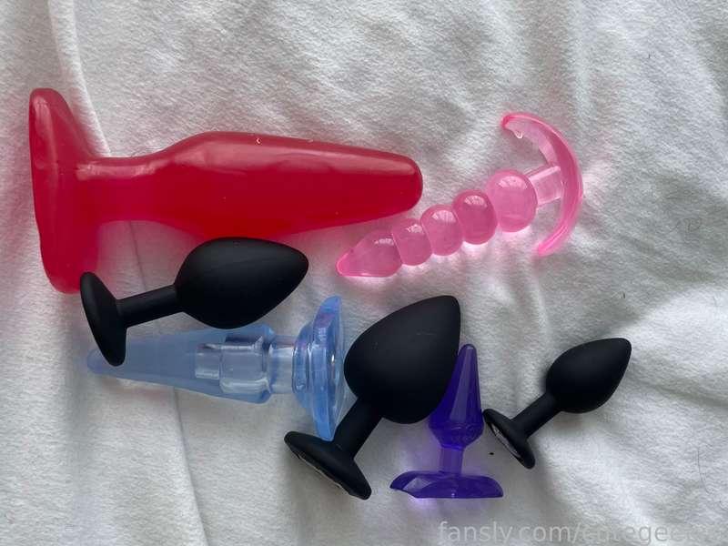 Trying all of my butt plugs!! 
My first ever anal/butt plug focussed video :)
I collected all my plugs, and tried them all smallest to biggest!
The last two felt so big! But you can really see I enjoyed it just by how wet my pussy is 😇

*I normally don’t do this, but this PPV will be cheaper the coming week! Next Tuesday it will be normal price again!* #fyp
