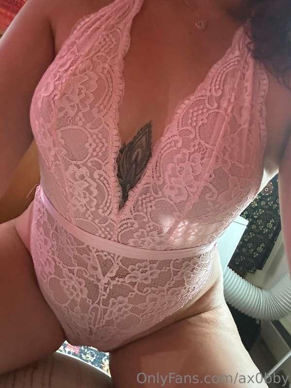 oh hi babes 🐰 🩷 Doing rates & answering DMs FINALLLYYY

i’ve..