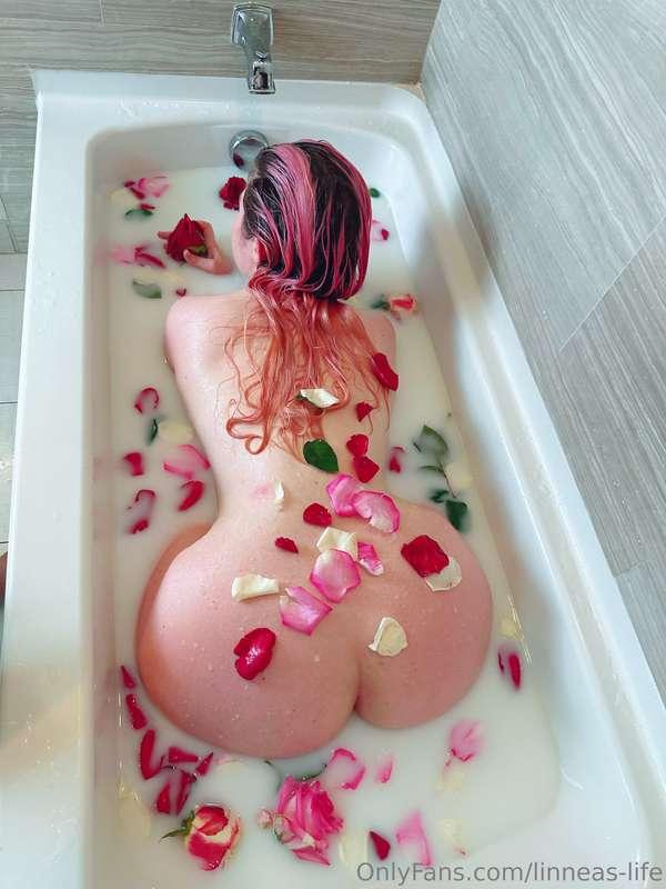 🌹Milk bath photoset part 2 enjoy ;) the video will be coming..