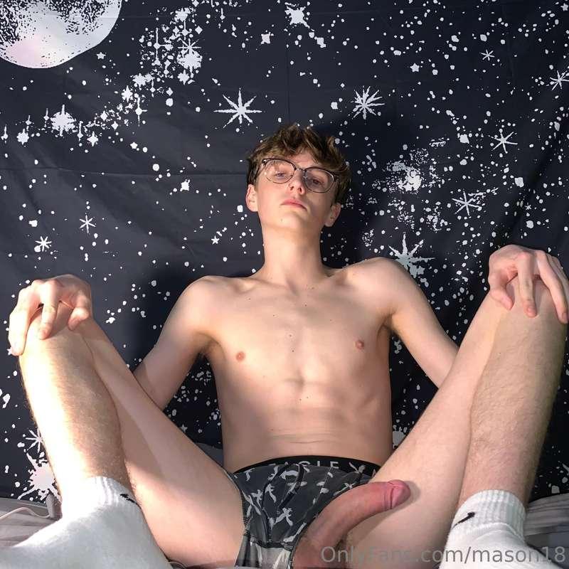 Need a hot bro to talk dirty to me