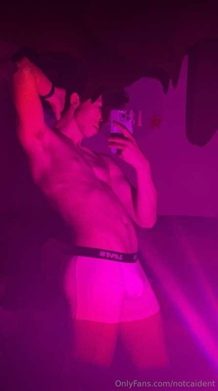 Y'all need to go follow my boy @n1ckthetw1nk he is hot af an..