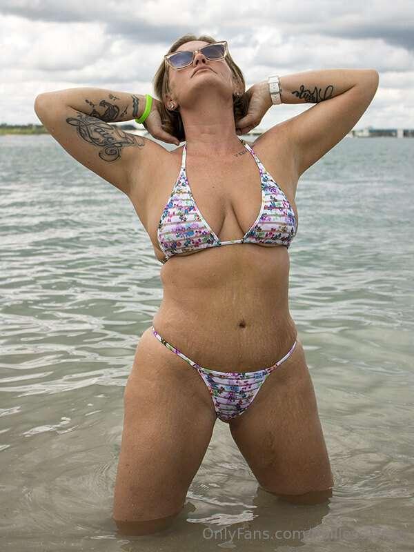 holliess1free image #6