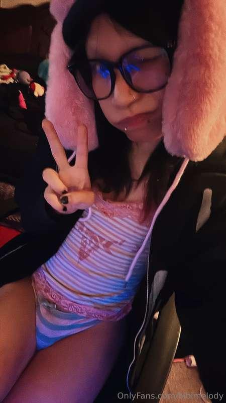 Do you like my gaming outfit for today? 😼