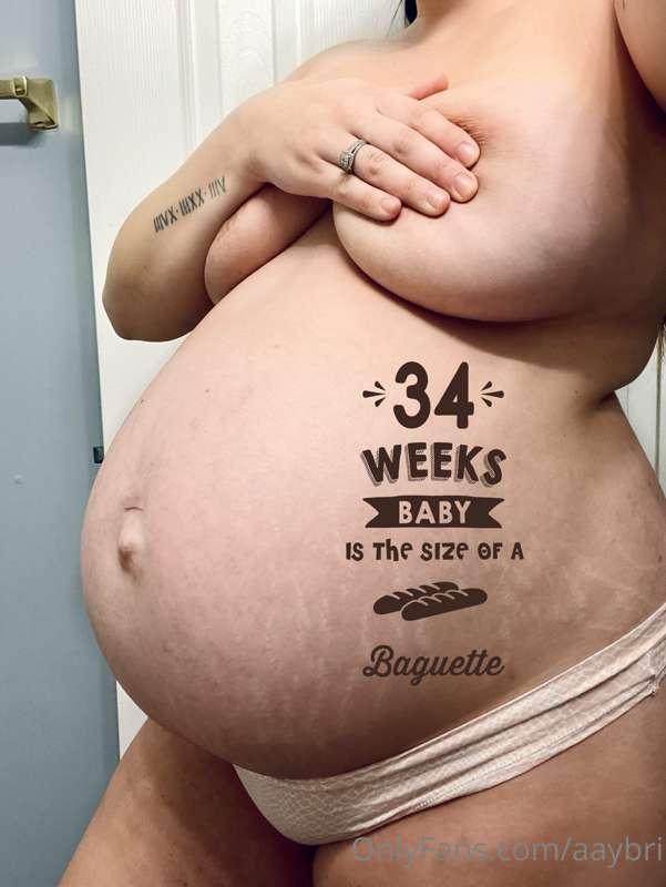 **34 WEEK BUMPDATE** 🥖
Belly is measuring 33cm from top to b..