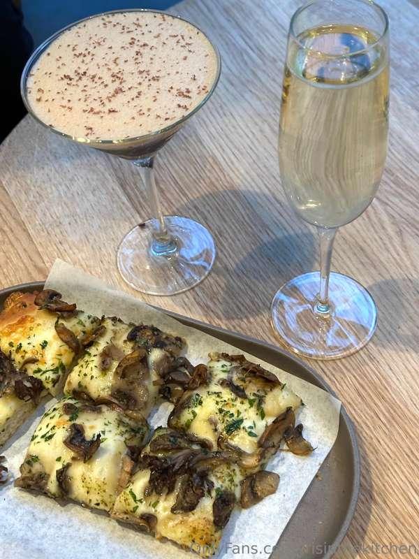 My kind of dinner 💁‍♀️