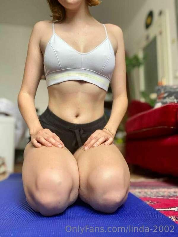 imagine me sitting like this on you 😇