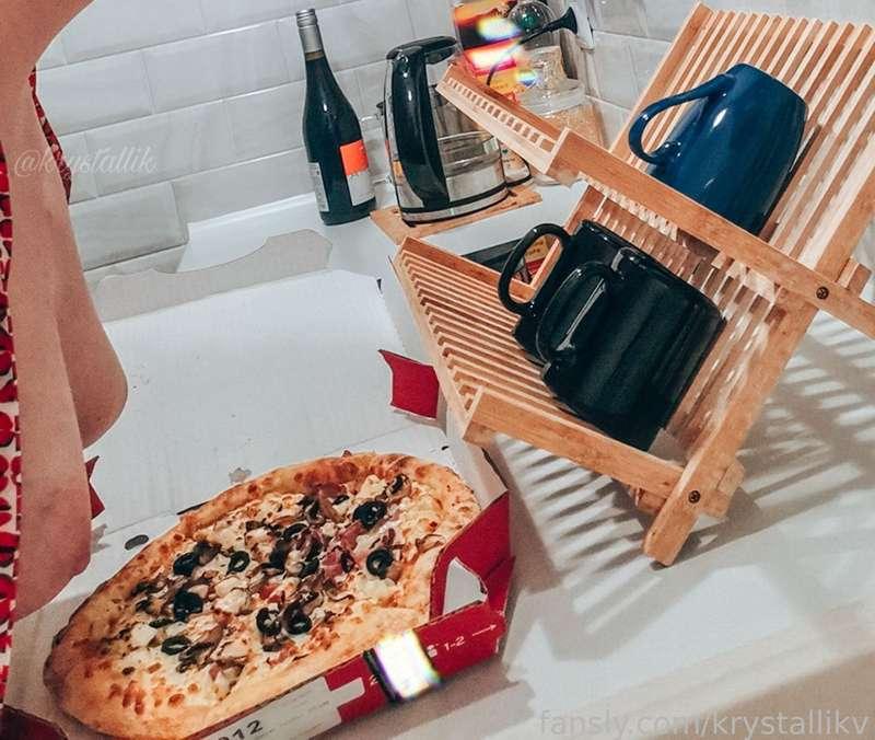 Daddy's 👅 𝙩𝙤𝙣𝙜𝙪𝙚 𝙛𝙤𝙪𝙣𝙙 𝙝𝙚𝙧 𝙥𝙪𝙨𝙨𝙮 and he was greeted to the🥵 𝙩𝙖𝙨𝙩𝙚 of wine, 🍷she was pouring some wine on to 𝐡𝐢𝐬 𝐟𝐚𝐜𝐞 𝐚𝐧𝐝 𝐡𝐞𝐫 𝐩𝐮𝐬𝐬𝐲🤤.
          𝙔𝙤𝙪 𝙡𝙞𝙘𝙠𝙚𝙙👅 the length of 𝙝𝙚𝙧 𝙥𝙪𝙨𝙨𝙮 collecting some of the wine🍷 in your mouth and 𝙨𝙩𝙤𝙤𝙙 𝙪𝙥 𝙩𝙤 𝙠𝙞𝙨𝙨 𝙝𝙚𝙧. 🤪
     𝙆𝙞𝙨𝙨𝙞𝙣𝙜 𝙝𝙚𝙧 𝙣𝙚𝙘𝙠😘, you went to her left tit, as she poured some wine on them. 🥵𝐒𝐨𝐟𝐭𝐥𝐲 𝐜𝐚𝐫𝐞𝐬𝐬𝐢𝐧𝐠 her right tit with your left hand, you 𝙨𝙪𝙘𝙠𝙡𝙚𝙙 𝙤𝙣 𝙝𝙚𝙧 𝙗𝙤𝙤𝙗𝙨🍒, licked and bit them tenderly.

❀❀
#fyp #tits #boobs #curvy #pawg #bigass #booty #daddysgirl #waifu #spanking