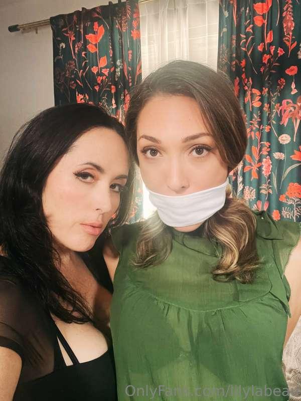 Wanna see the full xxx set with @tinaleecomet ??