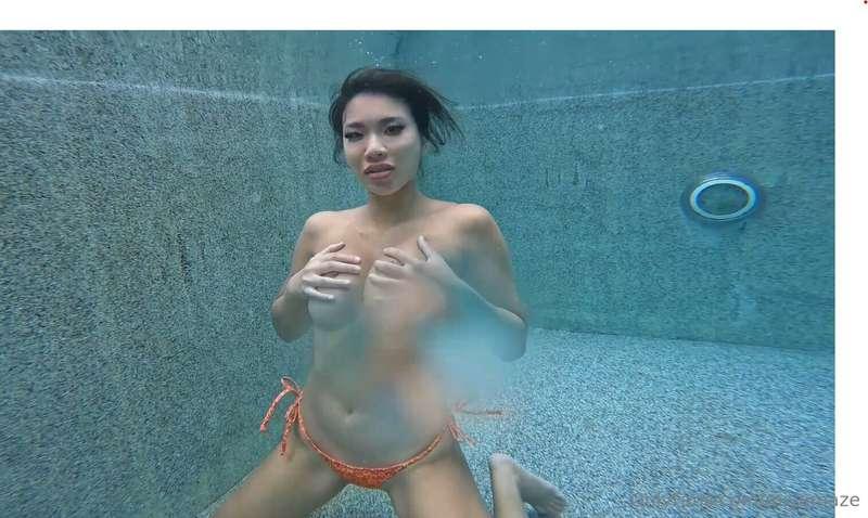 HaEVE YOU SEEN my underwater video? 😋😋