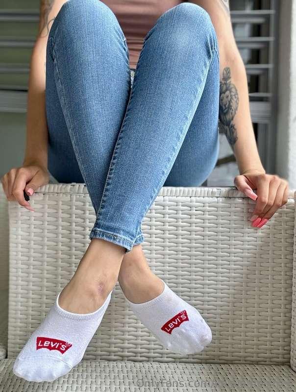 Levis socks, always sexy and smelly, especially in sneakers...