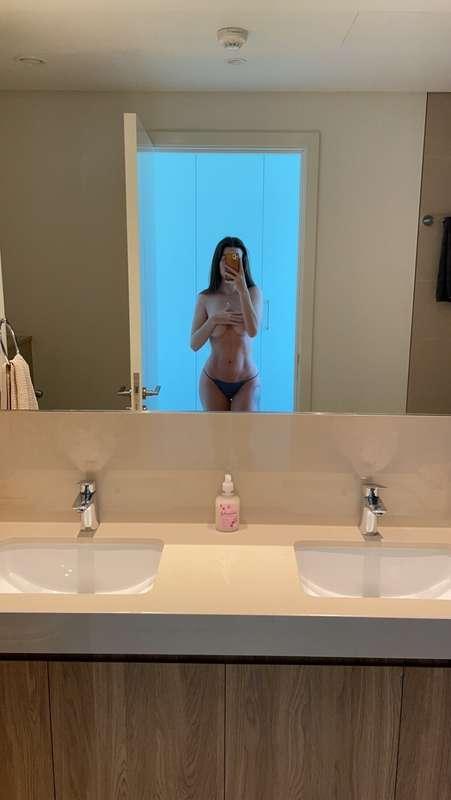 Reflection from the taps look like 👽 like if you see it 👀