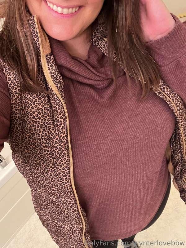 Todays outfit!!

My tits look big in this sweater 😜

Should ..