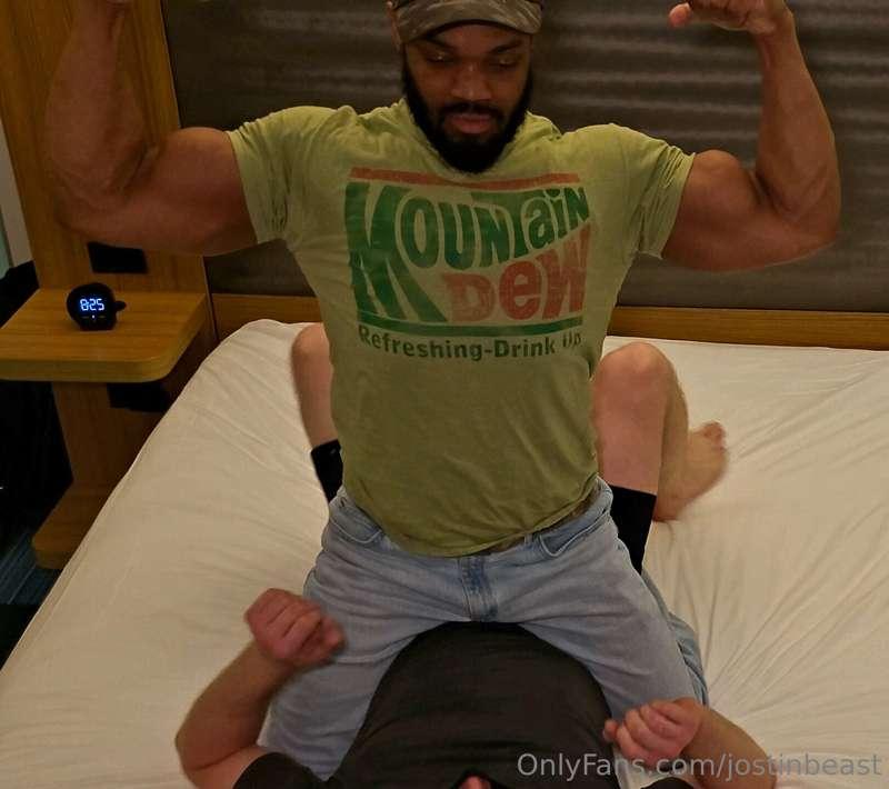 Pure Brute Tries Jujitsu....