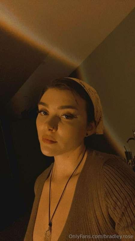 Unlock to take my dress off me 👀 titties are out 😈🤭