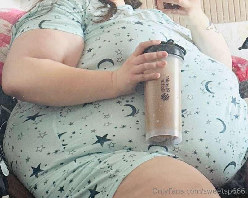 guess how many cals are in this shake i just made ☺️ also ca..