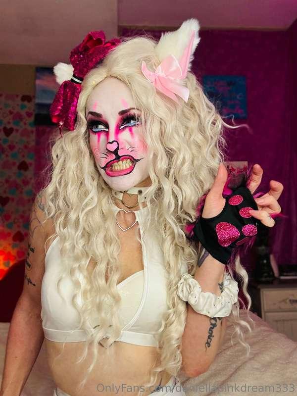 31 days of Halloween looks Day 24: Marie from Aristocats as ..