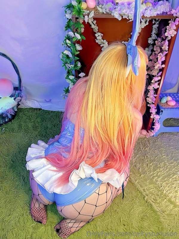 Come see this bunny bounce! @celtyhentai 