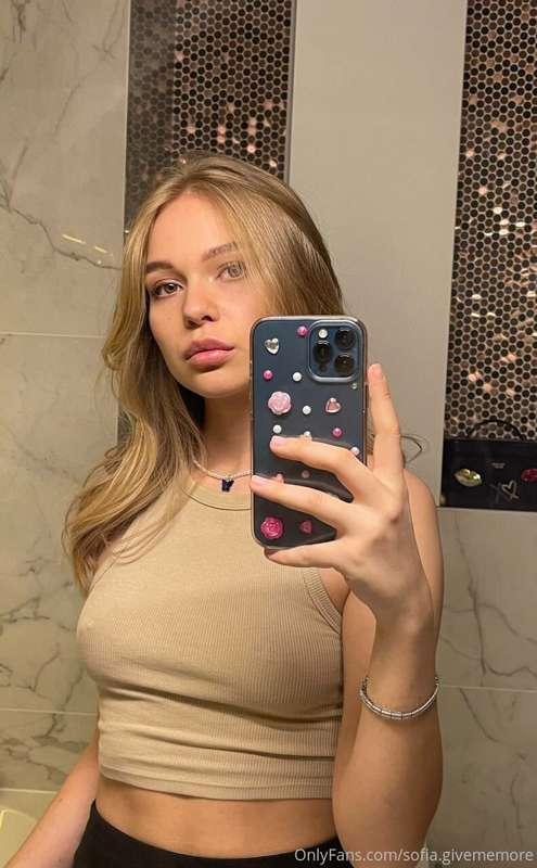 Hey, guys!
Welcome my page, i'm glad to see you here💖