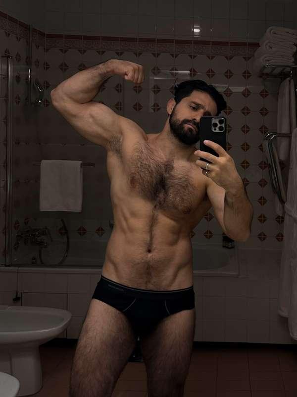 Big muscles 💪🏻🐻🪵

#shredded #alpha #male #man #fitboy #strong #like #follow #fyp #fap #fop #hairychest