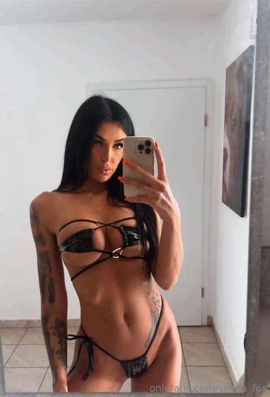 Do I look sexy in black? 😎